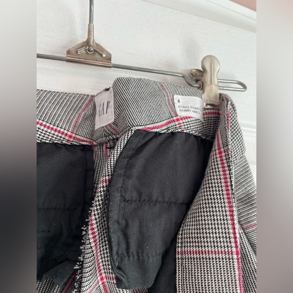 Grey and white with pink stripes gap pants ✨ - Picture 2 of 3